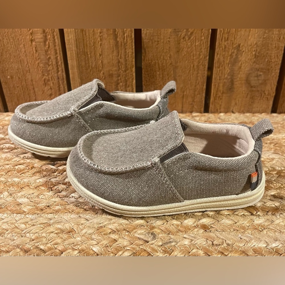 NWT Cat & Jack Boy/Girl Slip-On Shoe Sz 7